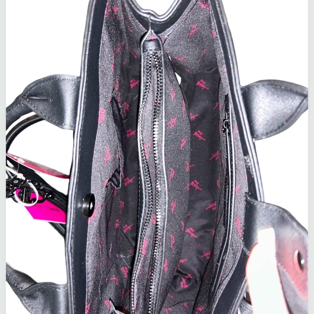BETSEY JOHNSON XL BLACK SUGAR SKULL & HEARTS DOUBLE HANDLE/CHAIN STRAPS TOTE NWT - Picture 8 of 15